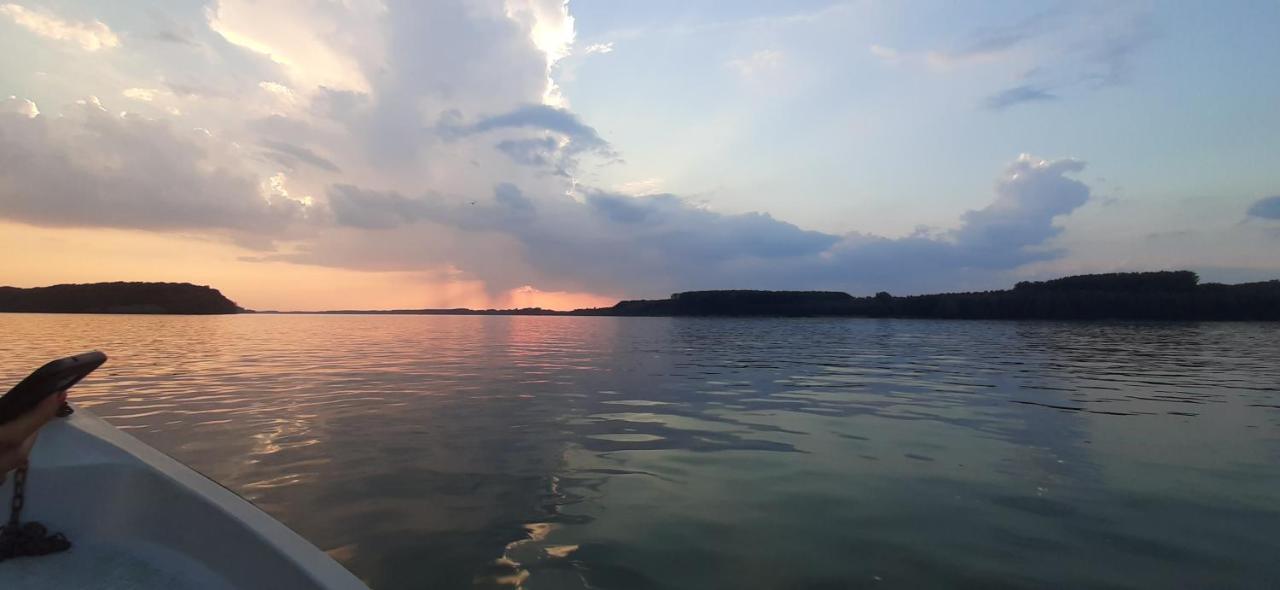 Хотел "Лодката" Tutrakan Extérieur photo
