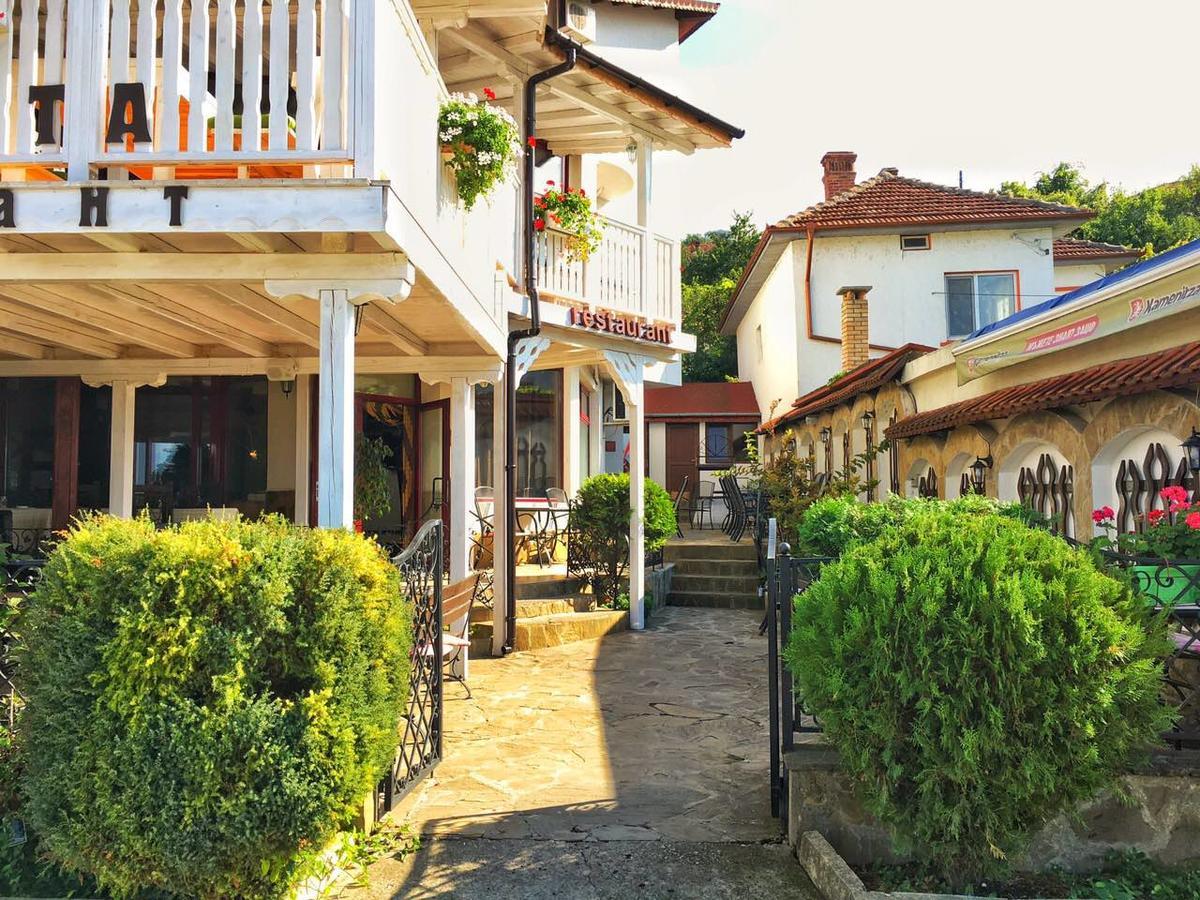 Хотел "Лодката" Tutrakan Extérieur photo
