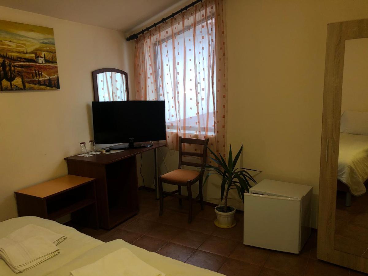 Хотел "Лодката" Tutrakan Extérieur photo